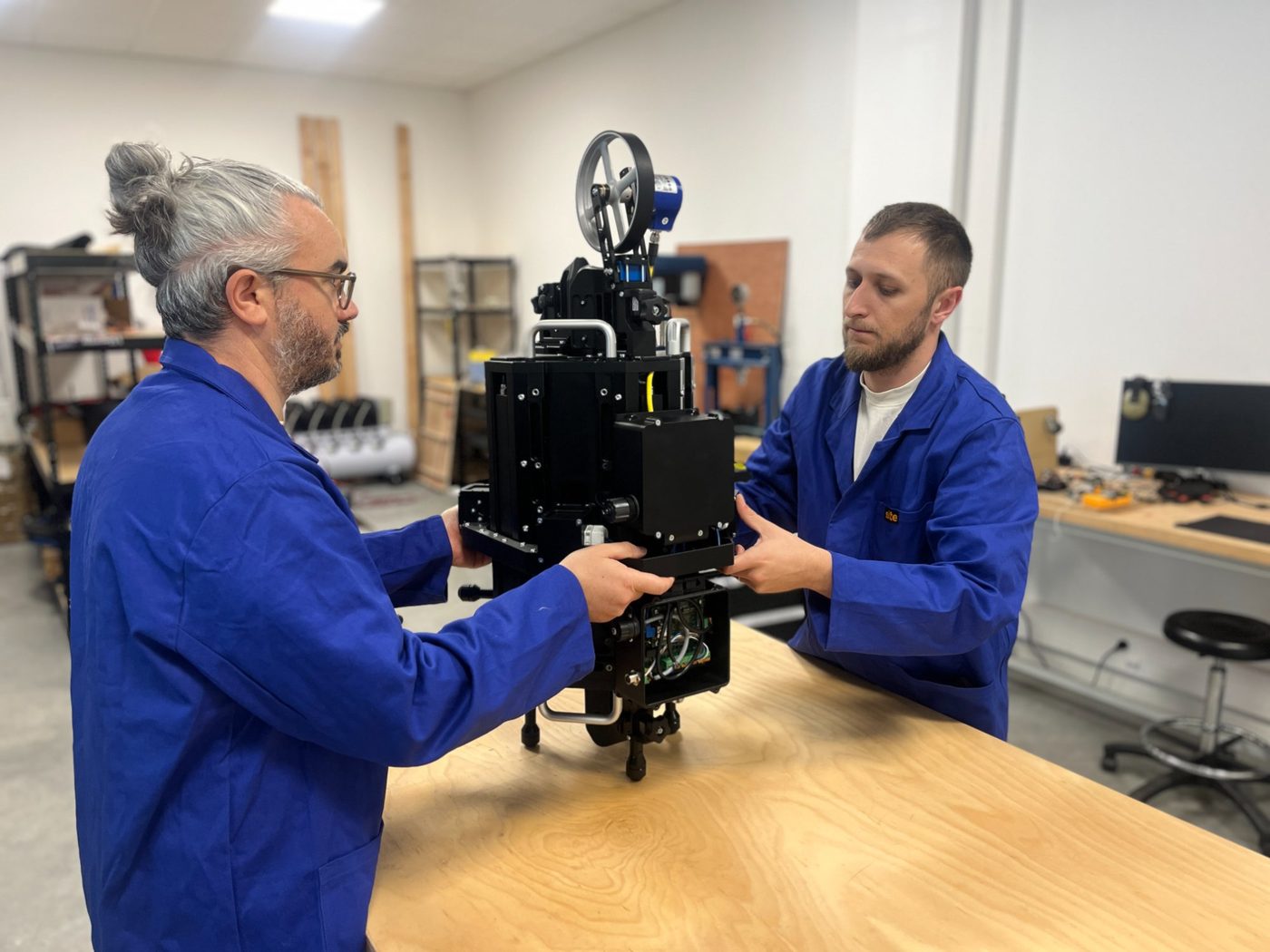 Assemblage prototype en atelier Explora Innovation