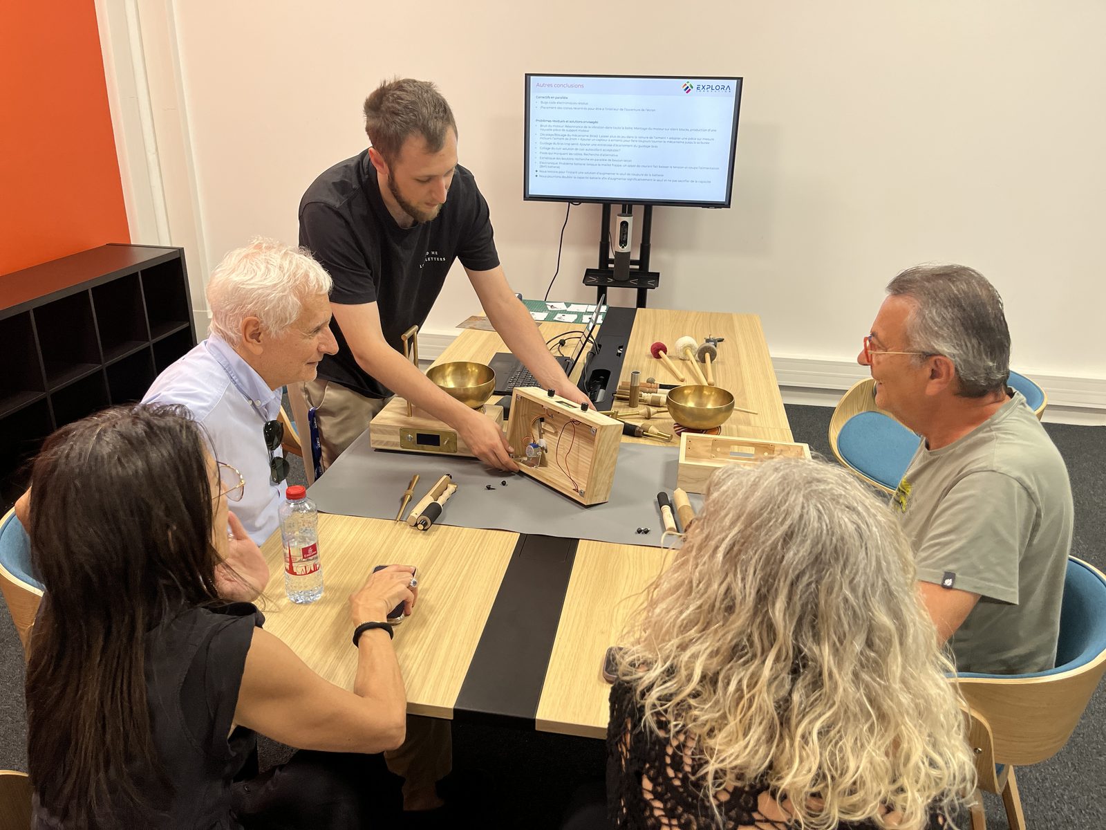 Prototype Shanti Bowl en atelier — itérations bois-laiton