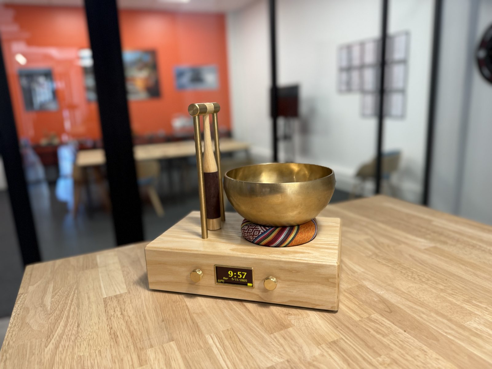 Shanti Bowl — version finale avec écran OLED et boutons laiton