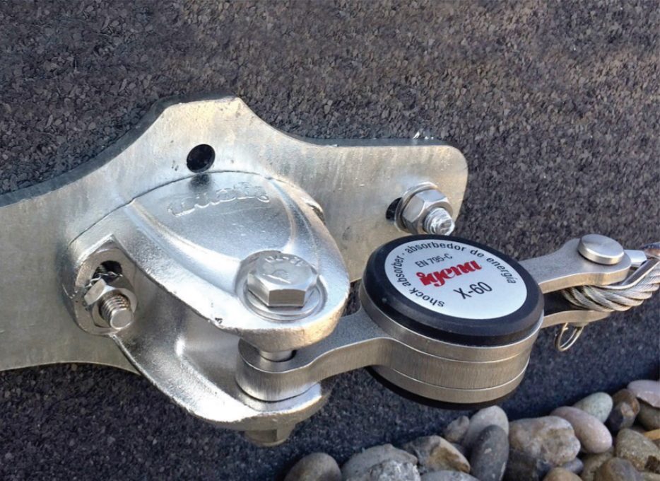 Système de ligne de vie verticale X60 avec absorbeur V-300